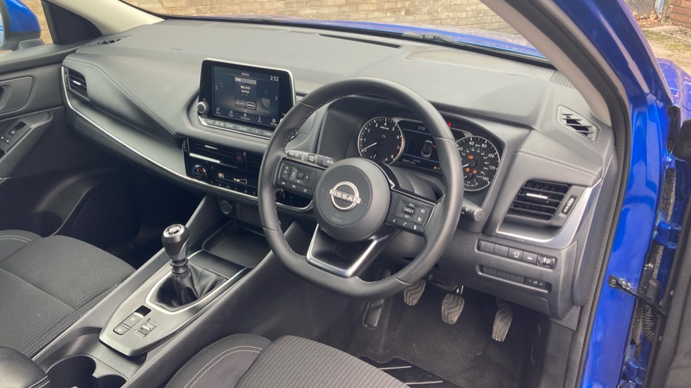 Nissan Qashqai 1.3 DiG-T MH Acenta Premium 5dr Petrol Hatchback - Image 11