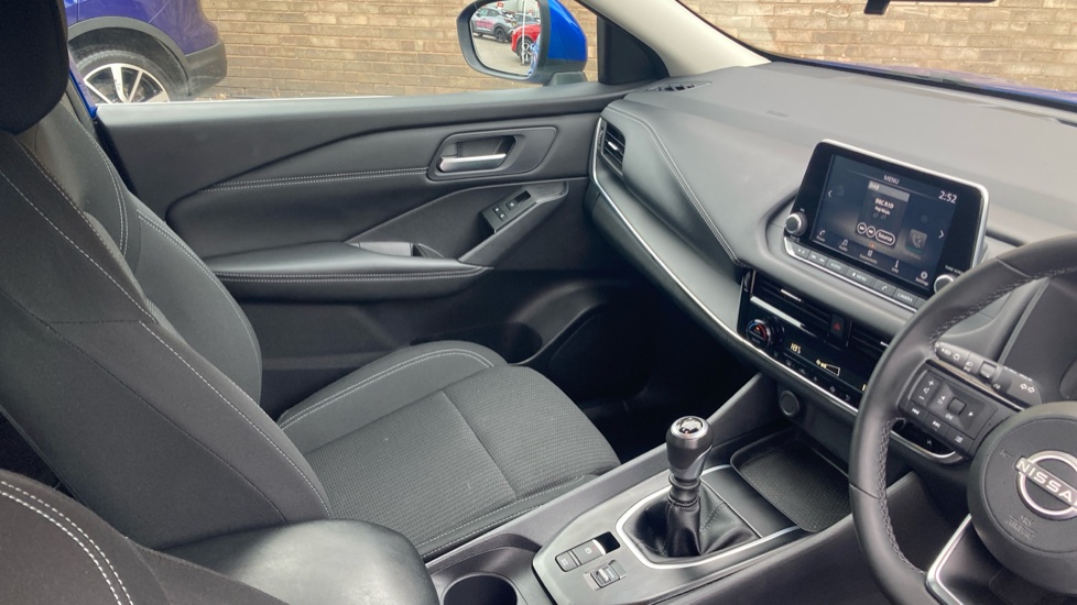 Nissan Qashqai 1.3 DiG-T MH Acenta Premium 5dr Petrol Hatchback - Image 14