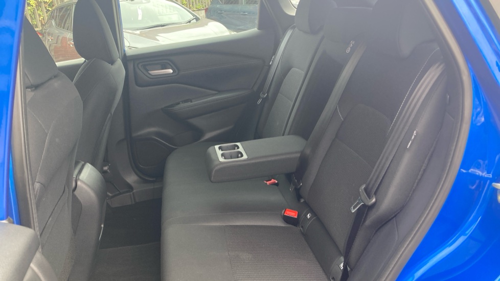 Nissan Qashqai 1.3 DiG-T MH Acenta Premium 5dr Petrol Hatchback - Image 16