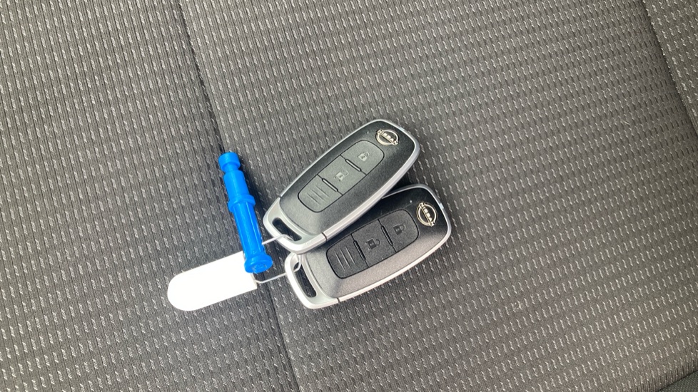 Nissan Qashqai 1.3 DiG-T MH Acenta Premium 5dr Petrol Hatchback - Image 20