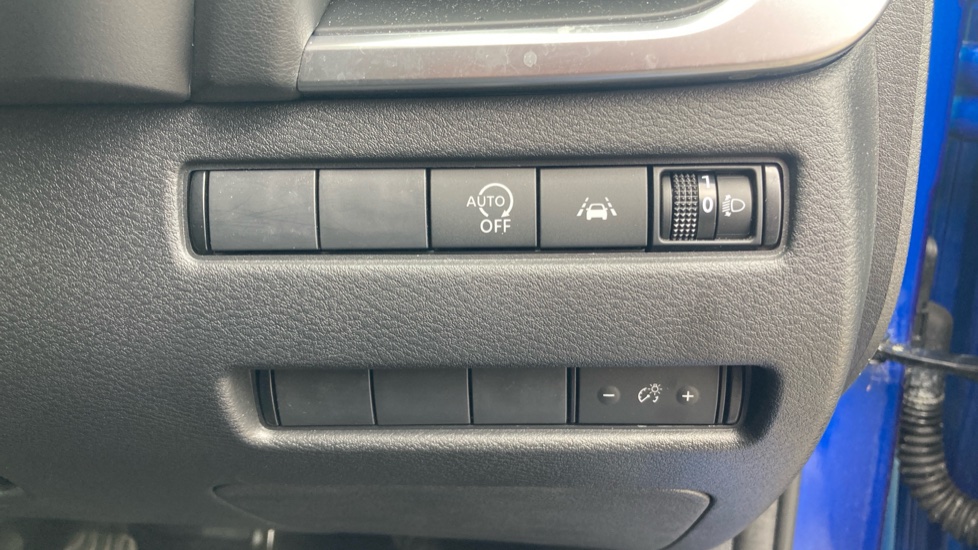 Nissan Qashqai 1.3 DiG-T MH Acenta Premium 5dr Petrol Hatchback - Image 22