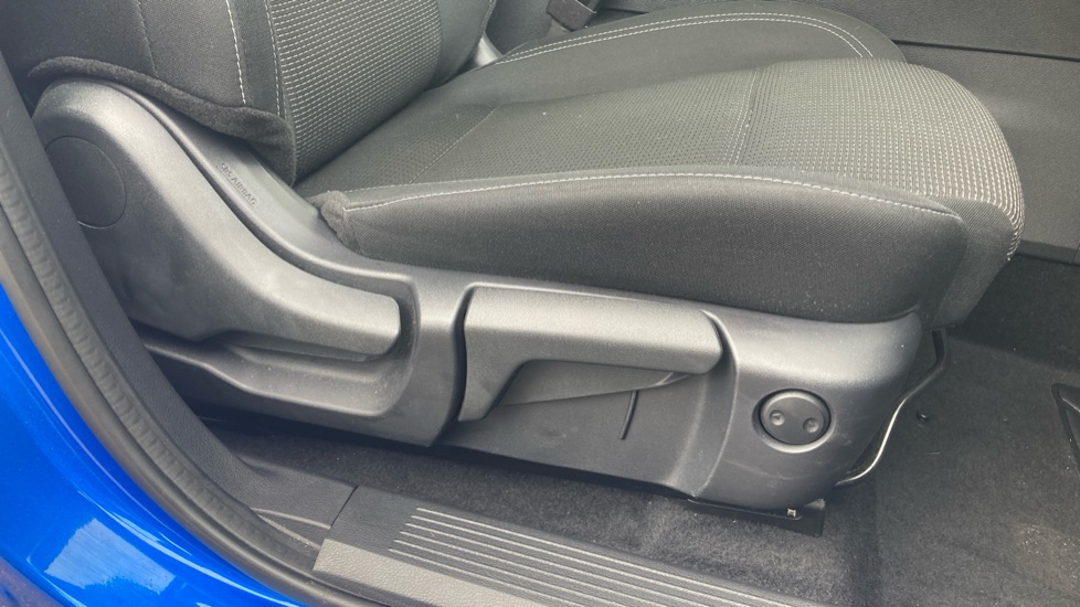 Nissan Qashqai 1.3 DiG-T MH Acenta Premium 5dr Petrol Hatchback - Image 23