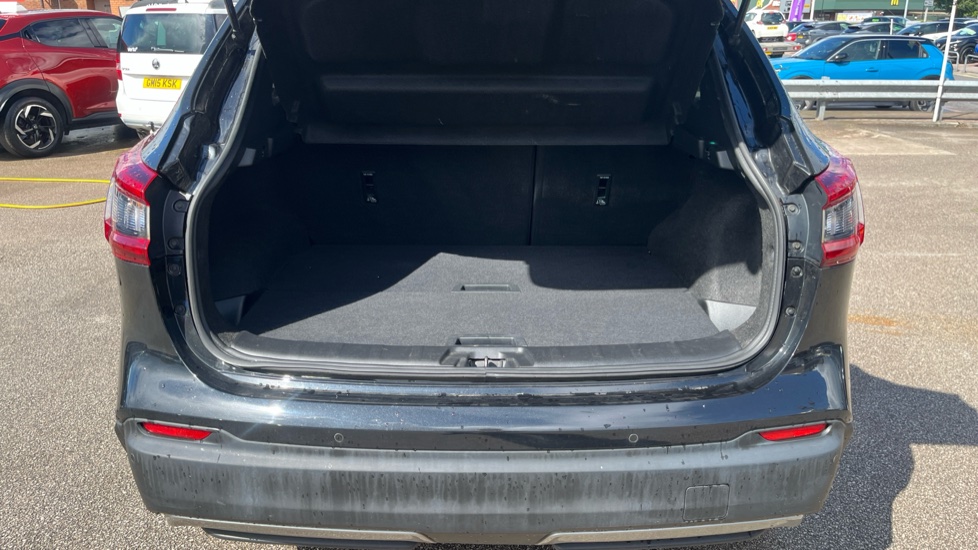 Nissan Qashqai 1.3 DiG-T N-Connecta 5dr Petrol Hatchback - Image 4