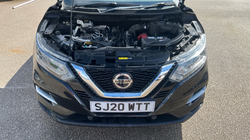 Nissan Qashqai 1.3 DiG-T N-Connecta 5dr Petrol Hatchback - Image 8