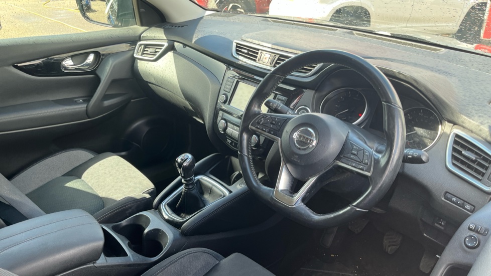 Nissan Qashqai 1.3 DiG-T N-Connecta 5dr Petrol Hatchback - Image 11
