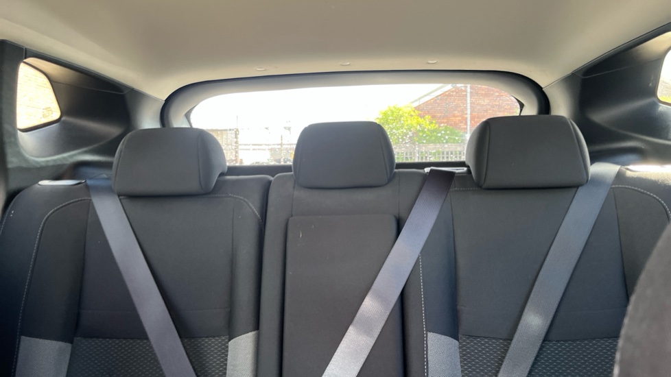 Nissan Qashqai 1.3 DiG-T N-Connecta 5dr Petrol Hatchback - Image 15