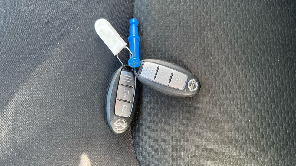 Nissan Qashqai 1.3 DiG-T N-Connecta 5dr Petrol Hatchback - Image 20
