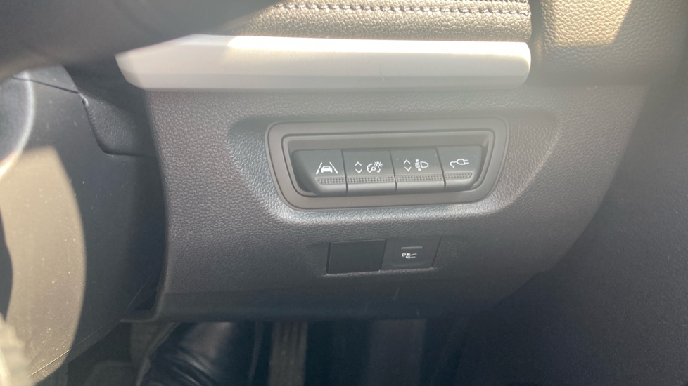 Renault Zoe 100kW Riviera Limited Edn R135 50kWh RC 5dr Auto Electric Hatchback - Image 25