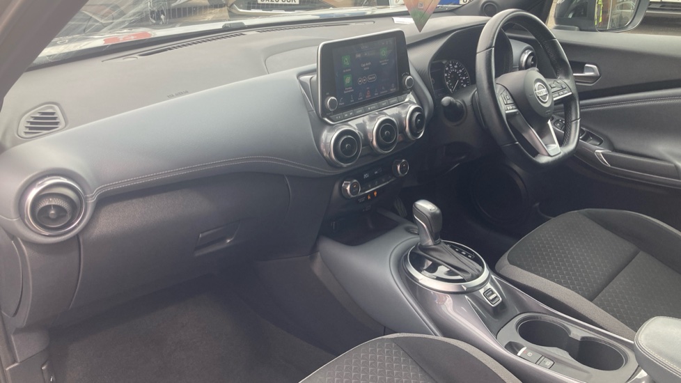 Nissan Juke 1.0 DiG-T 114 N-Connecta 5dr DCT Petrol Hatchback - Image 9