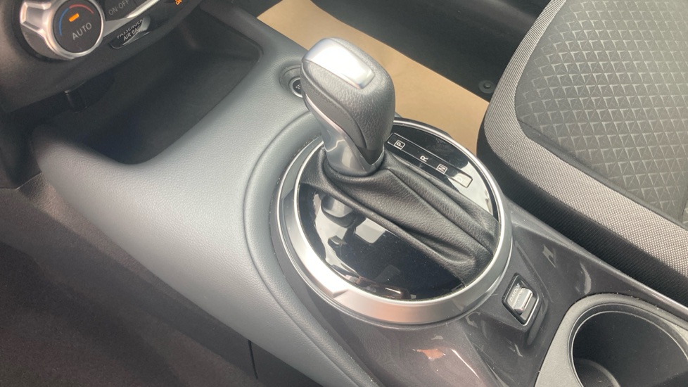 Nissan Juke 1.0 DiG-T 114 N-Connecta 5dr DCT Petrol Hatchback - Image 13