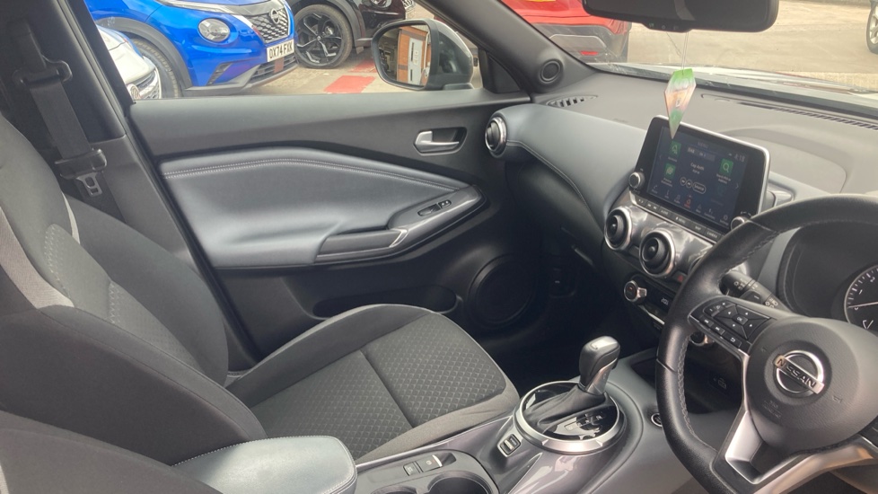 Nissan Juke 1.0 DiG-T 114 N-Connecta 5dr DCT Petrol Hatchback - Image 14