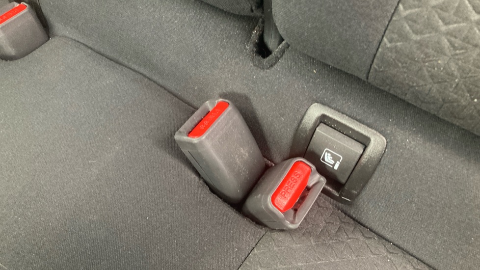 Nissan Juke 1.0 DiG-T 114 N-Connecta 5dr DCT Petrol Hatchback - Image 17