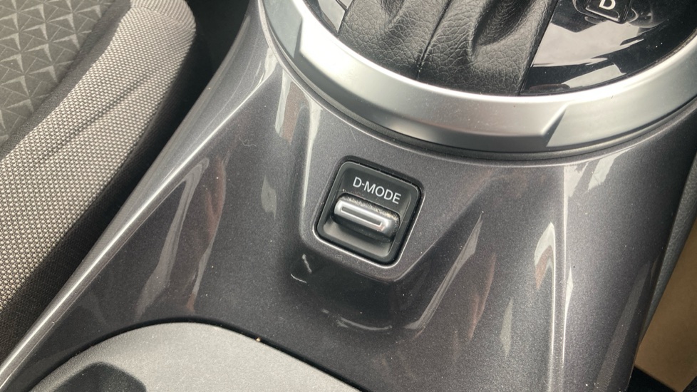 Nissan Juke 1.0 DiG-T 114 N-Connecta 5dr DCT Petrol Hatchback - Image 25
