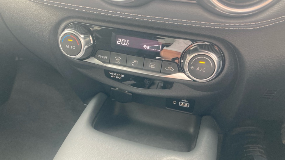 Nissan Juke 1.0 DiG-T 114 N-Connecta 5dr DCT Petrol Hatchback - Image 27