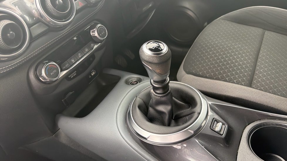 Nissan Juke 1.0 DiG-T 114 N-Connecta 5dr Petrol Hatchback - Image 13