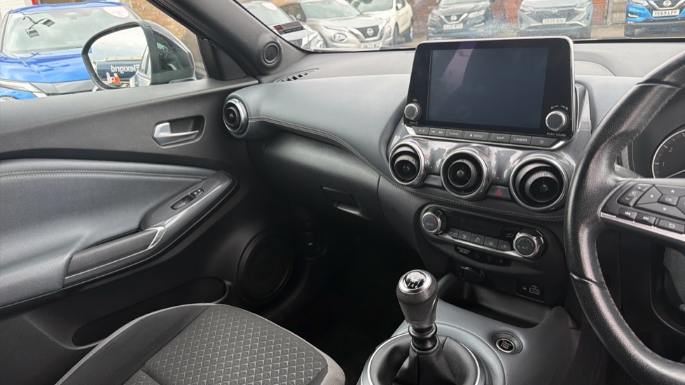 Nissan Juke 1.0 DiG-T 114 N-Connecta 5dr Petrol Hatchback - Image 14