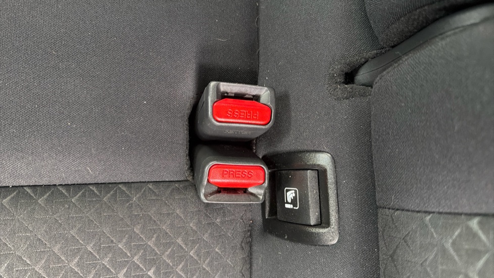 Nissan Juke 1.0 DiG-T 114 N-Connecta 5dr Petrol Hatchback - Image 17