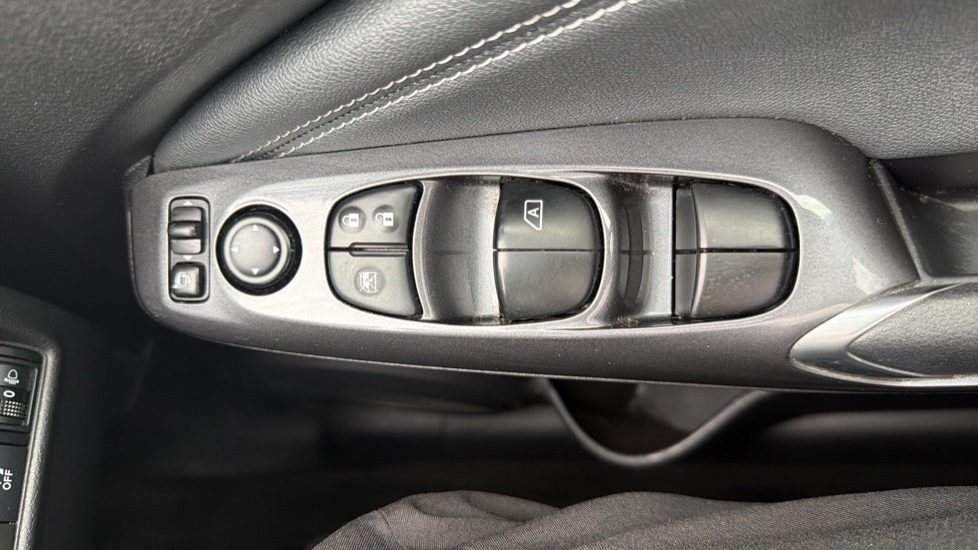 Nissan Juke 1.0 DiG-T 114 N-Connecta 5dr Petrol Hatchback - Image 23