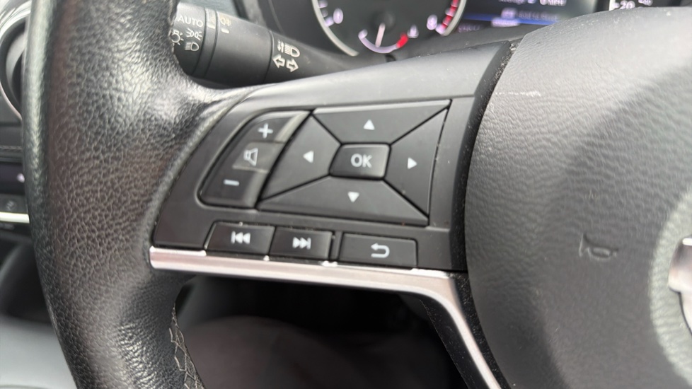 Nissan Juke 1.0 DiG-T 114 N-Connecta 5dr Petrol Hatchback - Image 26