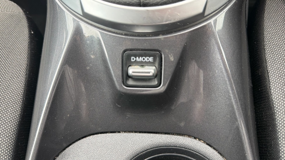 Nissan Juke 1.0 DiG-T 114 N-Connecta 5dr Petrol Hatchback - Image 27