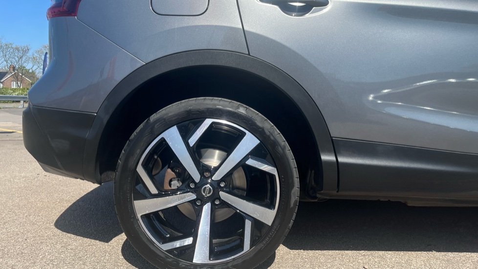 Nissan Qashqai 1.3 DiG-T N-Motion 5dr Petrol Hatchback - Image 7