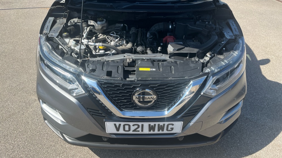 Nissan Qashqai 1.3 DiG-T N-Motion 5dr Petrol Hatchback - Image 8