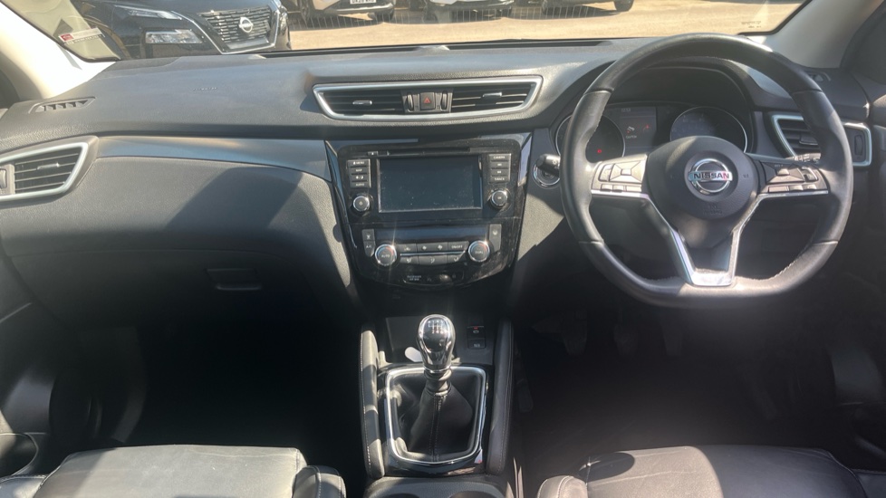 Nissan Qashqai 1.3 DiG-T N-Motion 5dr Petrol Hatchback - Image 10