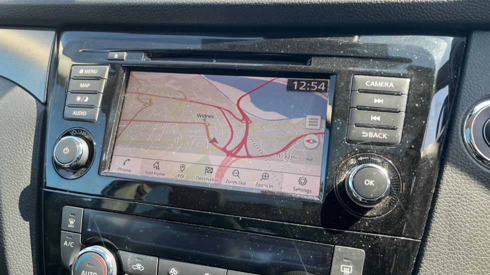 Nissan Qashqai 1.3 DiG-T N-Motion 5dr Petrol Hatchback - Image 24