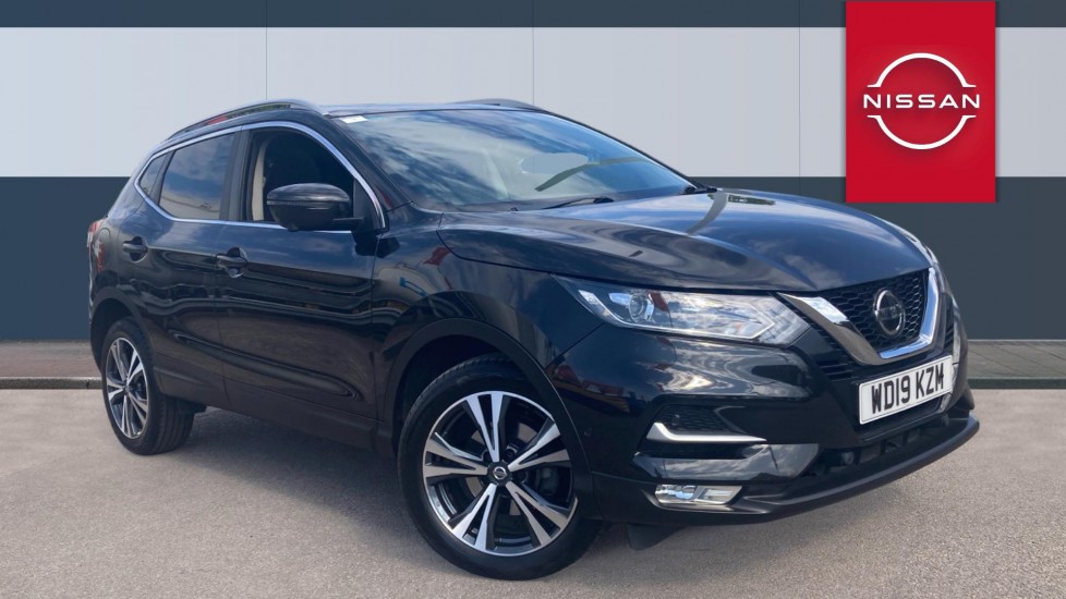 Nissan Qashqai 1.5 dCi 115 N-Connecta 5dr [Glass Roof Pack] Diesel Hatchback - Image 1