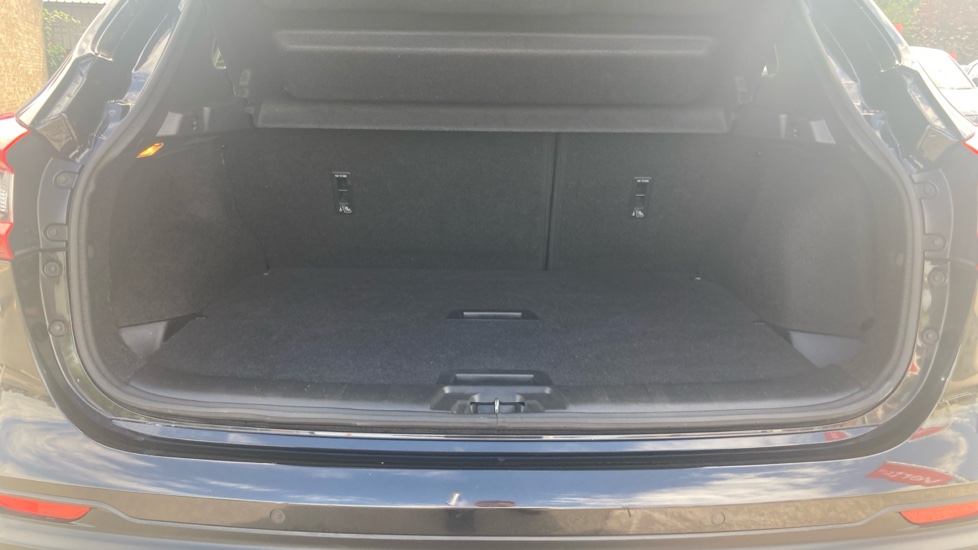 Nissan Qashqai 1.5 dCi 115 N-Connecta 5dr [Glass Roof Pack] Diesel Hatchback - Image 4