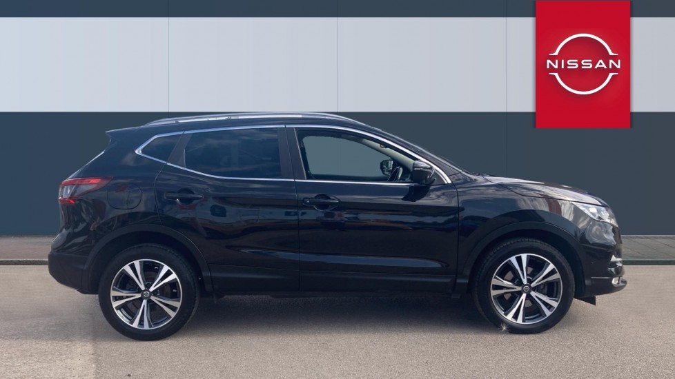 Nissan Qashqai 1.5 dCi 115 N-Connecta 5dr [Glass Roof Pack] Diesel Hatchback - Image 5