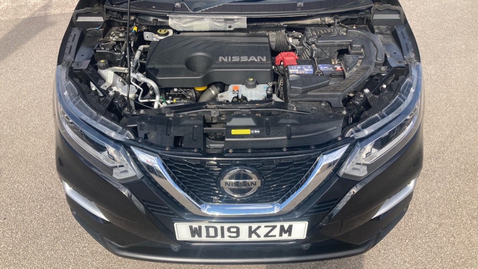 Nissan Qashqai 1.5 dCi 115 N-Connecta 5dr [Glass Roof Pack] Diesel Hatchback - Image 8
