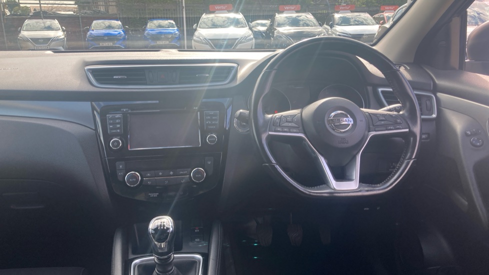 Nissan Qashqai 1.5 dCi 115 N-Connecta 5dr [Glass Roof Pack] Diesel Hatchback - Image 10