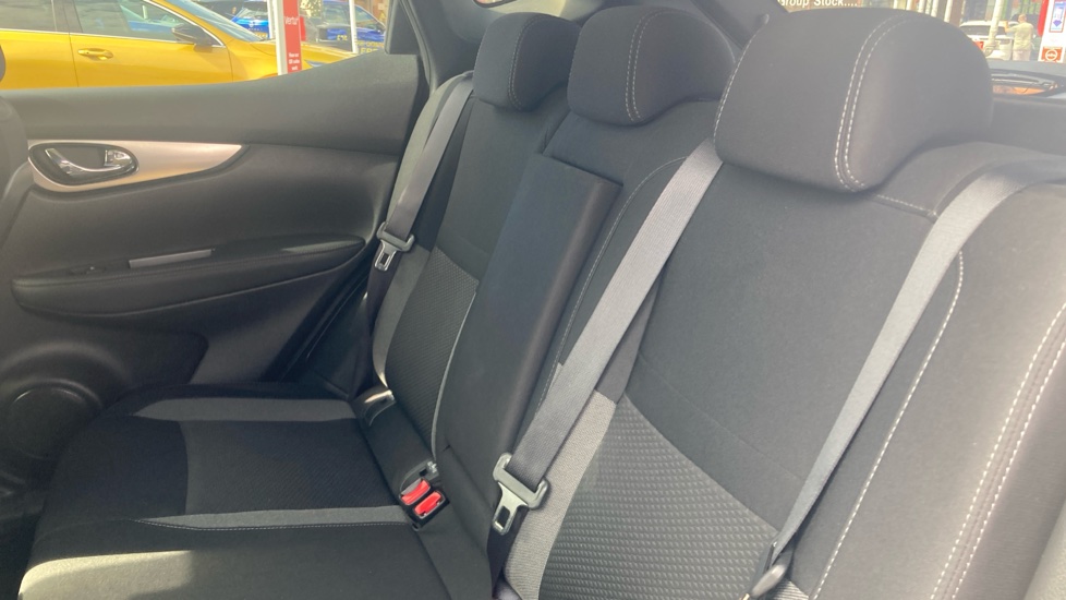 Nissan Qashqai 1.5 dCi 115 N-Connecta 5dr [Glass Roof Pack] Diesel Hatchback - Image 16