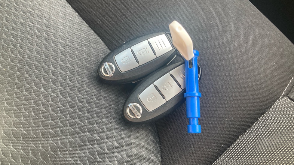 Nissan Qashqai 1.5 dCi 115 N-Connecta 5dr [Glass Roof Pack] Diesel Hatchback - Image 20