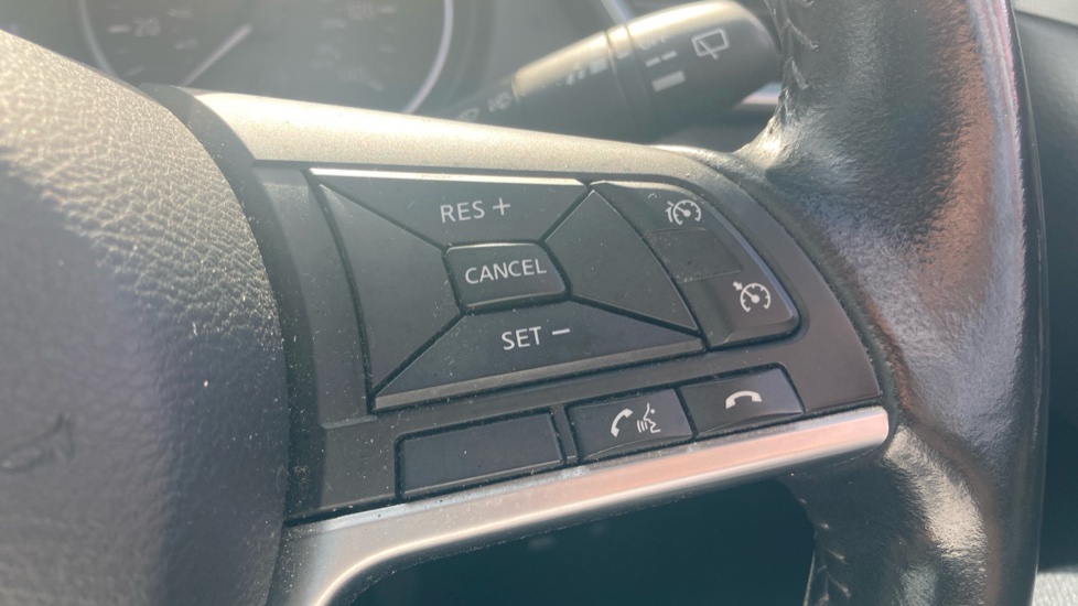 Nissan Qashqai 1.5 dCi 115 N-Connecta 5dr [Glass Roof Pack] Diesel Hatchback - Image 22