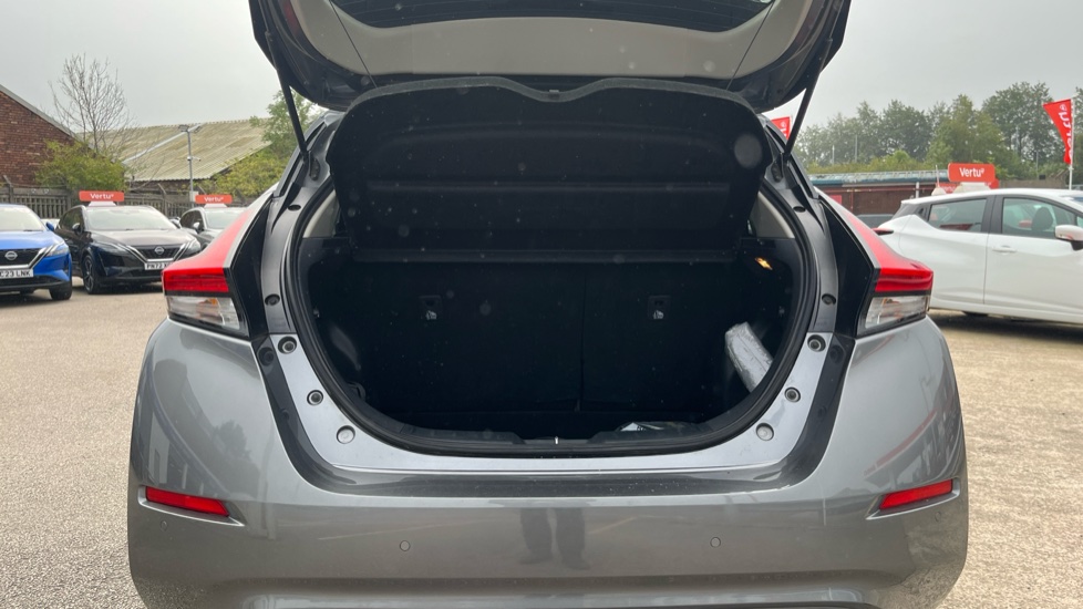 Nissan LEAF 160kW e+ N-Connecta 59kWh 5dr Auto Electric Hatchback - Image 4
