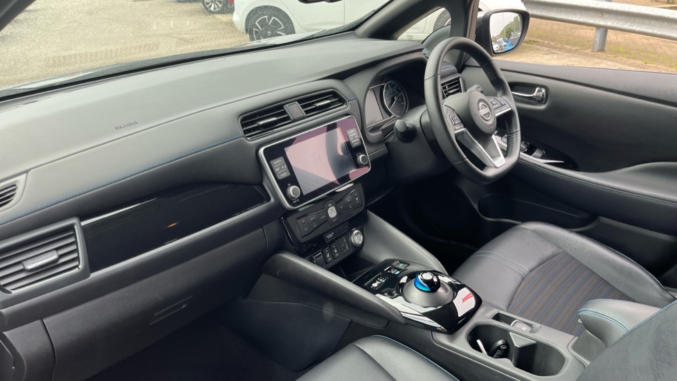 Nissan LEAF 160kW e+ N-Connecta 59kWh 5dr Auto Electric Hatchback - Image 9