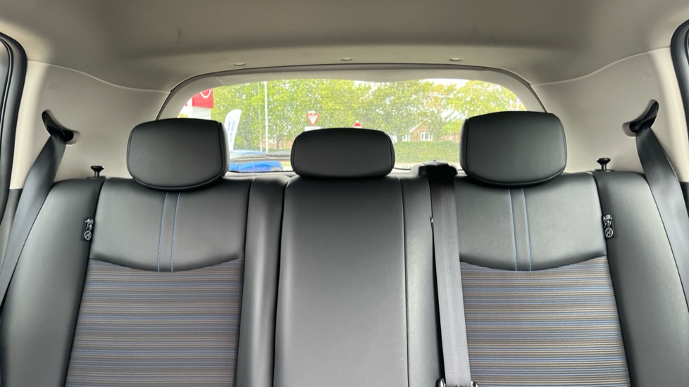Nissan LEAF 160kW e+ N-Connecta 59kWh 5dr Auto Electric Hatchback - Image 15