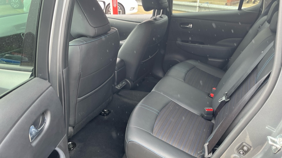 Nissan LEAF 160kW e+ N-Connecta 59kWh 5dr Auto Electric Hatchback - Image 16