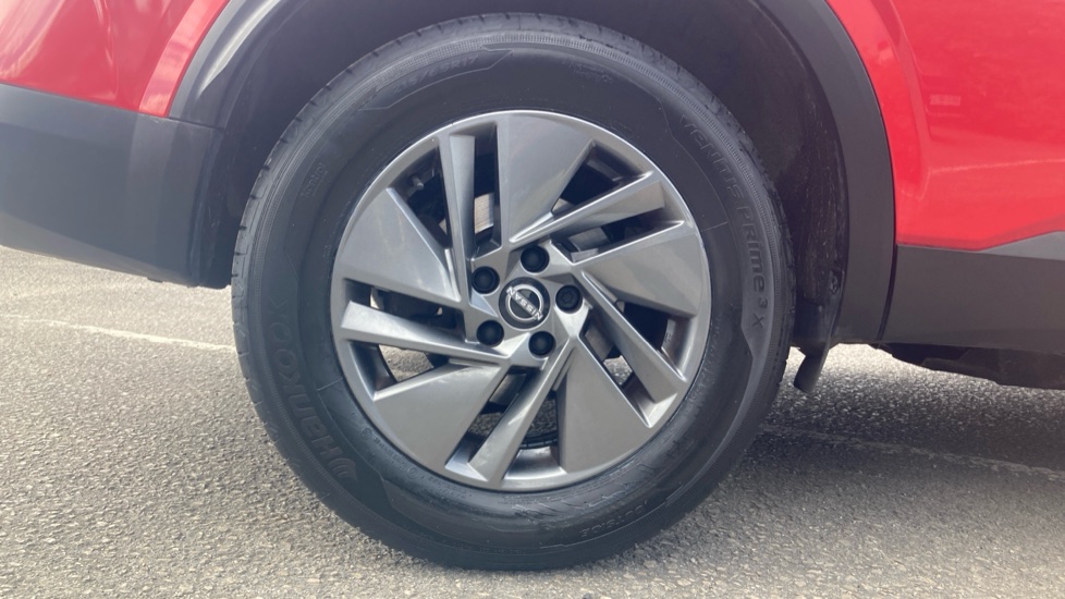 Nissan Qashqai 1.3 DiG-T MH Acenta Premium 5dr Petrol Hatchback - Image 7