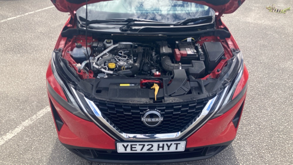 Nissan Qashqai 1.3 DiG-T MH Acenta Premium 5dr Petrol Hatchback - Image 8