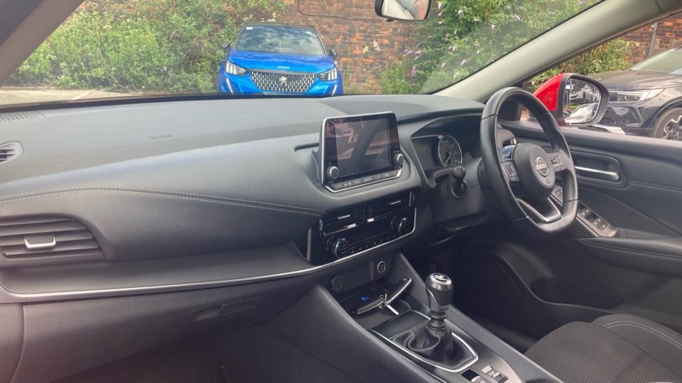 Nissan Qashqai 1.3 DiG-T MH Acenta Premium 5dr Petrol Hatchback - Image 9