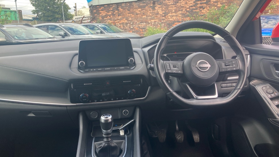 Nissan Qashqai 1.3 DiG-T MH Acenta Premium 5dr Petrol Hatchback - Image 10