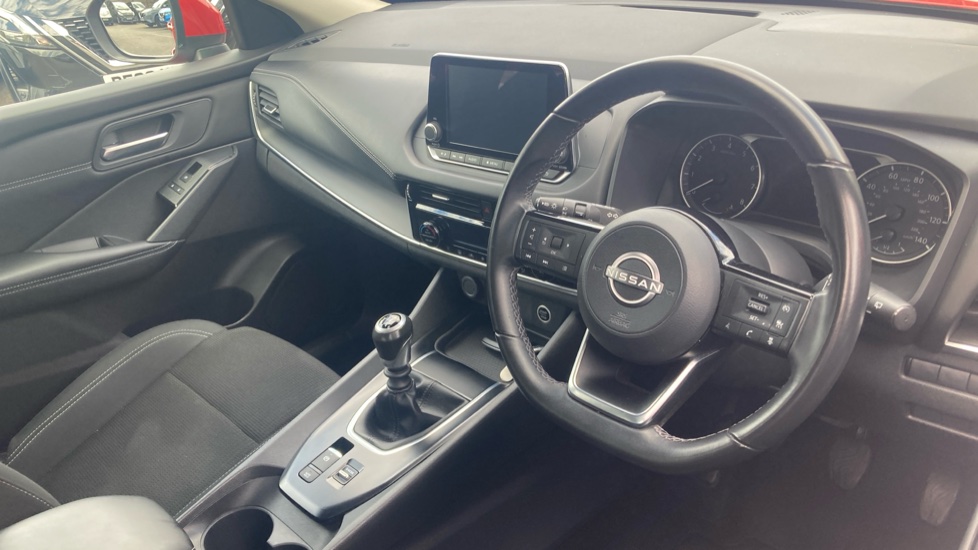 Nissan Qashqai 1.3 DiG-T MH Acenta Premium 5dr Petrol Hatchback - Image 11