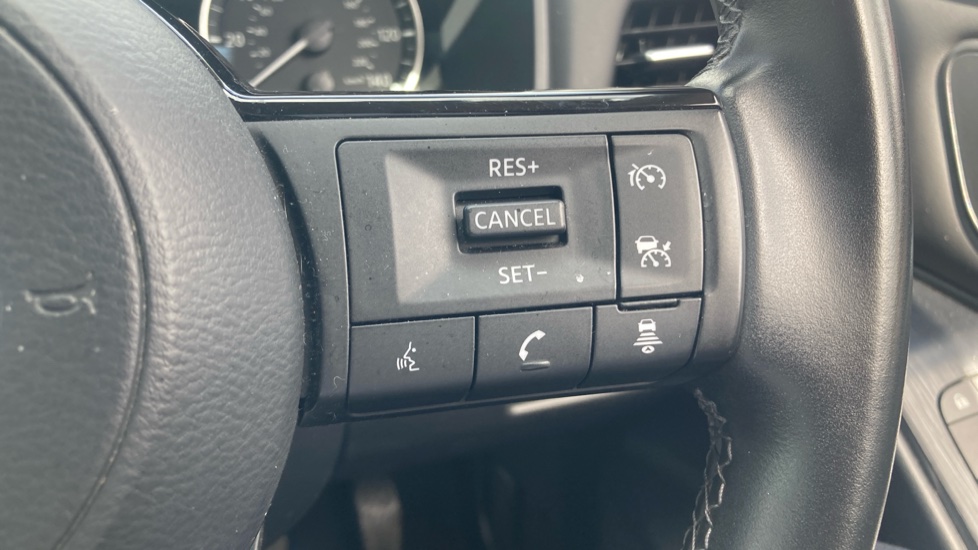 Nissan Qashqai 1.3 DiG-T MH Acenta Premium 5dr Petrol Hatchback - Image 23