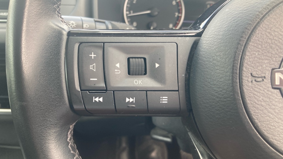 Nissan Qashqai 1.3 DiG-T MH Acenta Premium 5dr Petrol Hatchback - Image 25