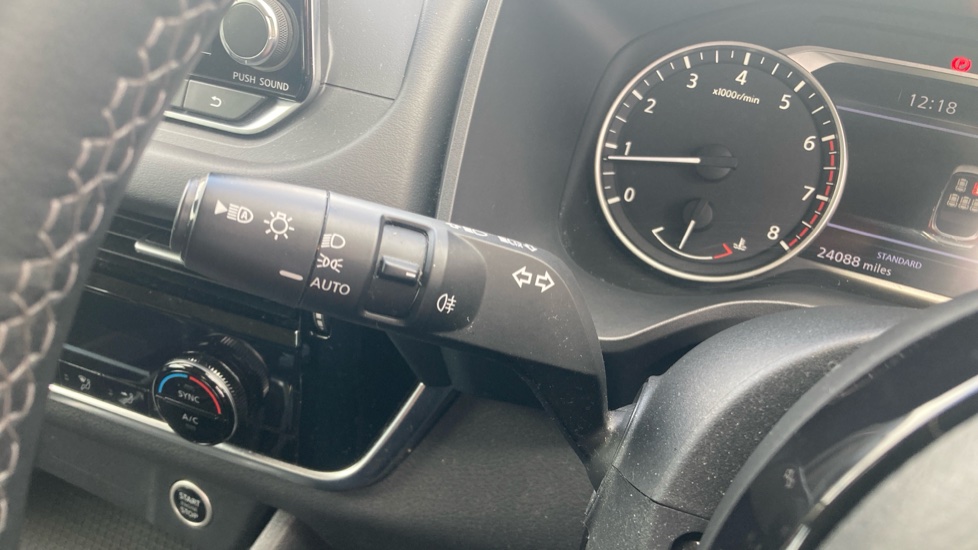 Nissan Qashqai 1.3 DiG-T MH Acenta Premium 5dr Petrol Hatchback - Image 26