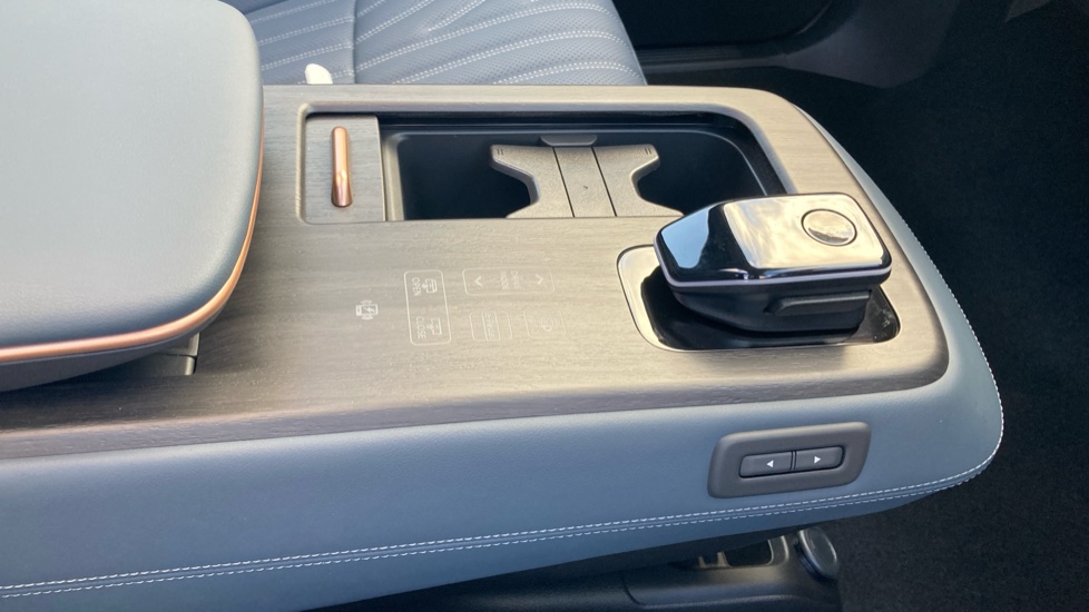 Nissan ARIYA 160kW Evolve 63kWh 5dr Auto Electric Hatchback - Image 37
