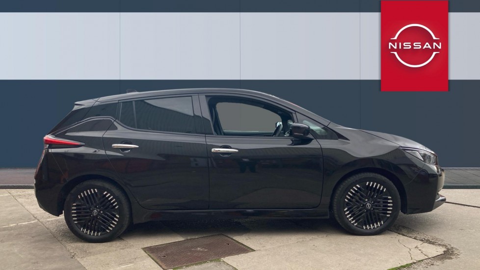 Nissan LEAF 110kW Tekna 39kWh 5dr Auto Electric Hatchback - Image 5